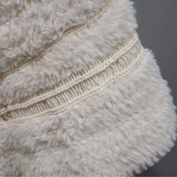 Rachel Zoe NWT 52" Round Plush Cream Tree Skirt - Picture 7 of 10